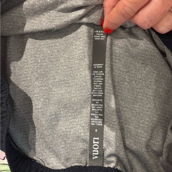 Vuori Black Athletic Shorts Lightweight Elastic Waist - Picture 6 of 6